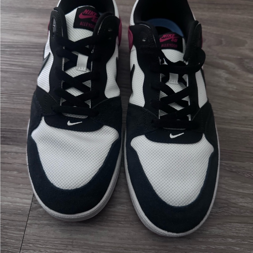 Nike Men's Black, White, and red sneakers - Picture 3 of 5